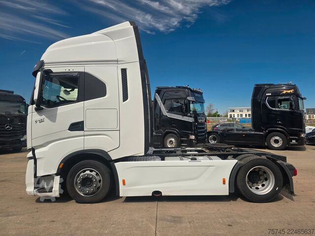 Standard tractor unit IVECO S-WAY 530 * RETARDER * 2 X TANK * ACC * WENIG KM