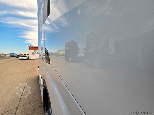 Standard tractor unit IVECO S-WAY 530 * RETARDER * 2 X TANK * ACC * WENIG KM