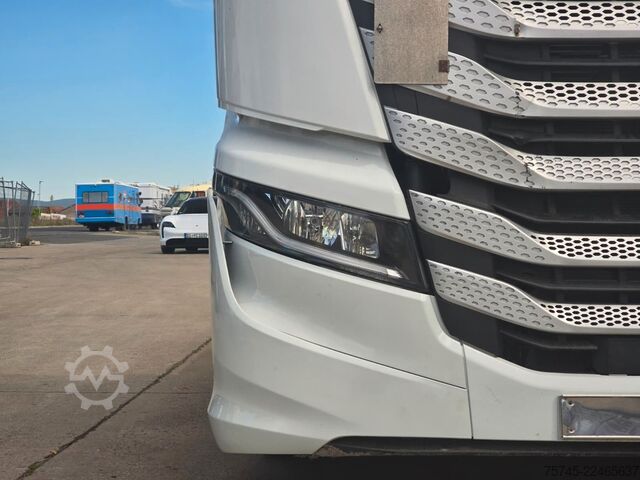 Standard tractor unit IVECO S-WAY 530 * RETARDER * 2 X TANK * ACC * WENIG KM