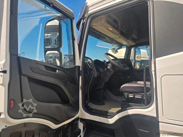 Standard tractor unit IVECO S-WAY 530 * RETARDER * 2 X TANK * ACC * WENIG KM