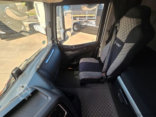 Standard tractor unit IVECO S-WAY 530 * RETARDER * 2 X TANK * ACC * WENIG KM