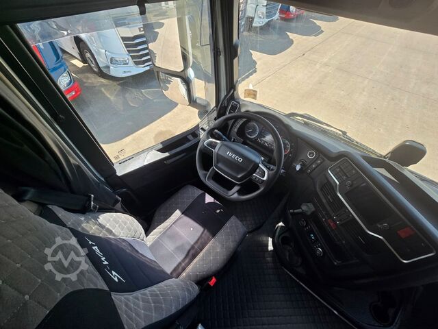 Standard tractor unit IVECO S-WAY 530 * RETARDER * 2 X TANK * ACC * WENIG KM