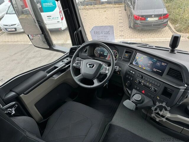 Timber transporter MAN TGS 26.520 6x4-4 BL Schemel Epsilon Kran