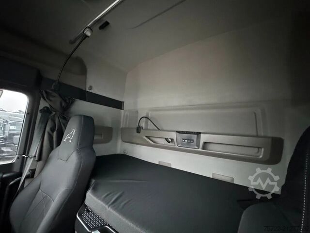 Timber transporter MAN TGS 26.520 6x4-4 BL Schemel Epsilon Kran