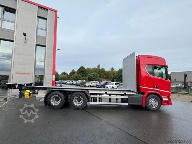 Holztransporter Scania R590 6x4 Kurzholz Kran und Schemel nach Wahl