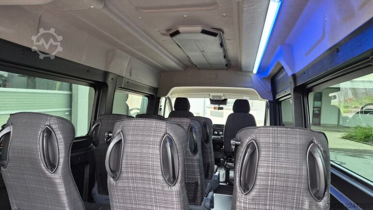 High top van PEUGEOT Boxer  Hochraum 9 Sitzer L3H2 verglast BlueHDi