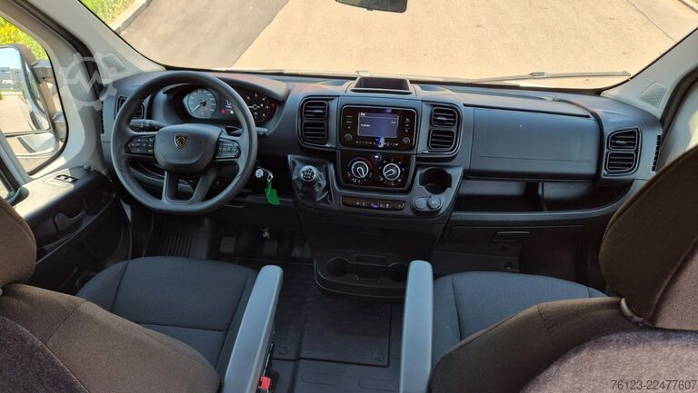 High top van PEUGEOT Boxer  Hochraum 9 Sitzer L3H2 verglast BlueHDi