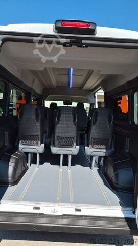 High top van PEUGEOT Boxer  Hochraum 9 Sitzer L3H2 verglast BlueHDi