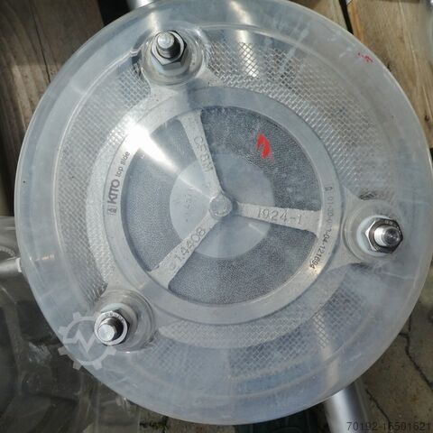 Air flow and discharge valves