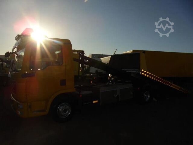 Bergungsfahrzeug MAN TGL 12.220 + manual + full option+ BRIL + WINCH...