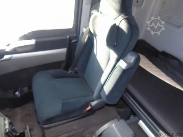 Box body MAN TGA 18.400 + combi + lift + euro 5 + 2.70