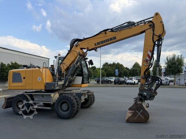 Mobile excavator Liebherr A 918