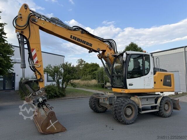 Mobile excavator Liebherr A 918