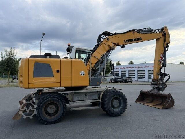 Mobile excavator Liebherr A 918