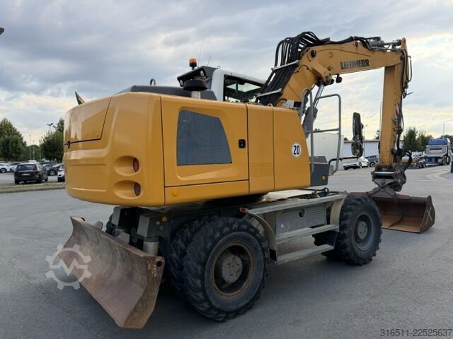 Mobile excavator Liebherr A 918