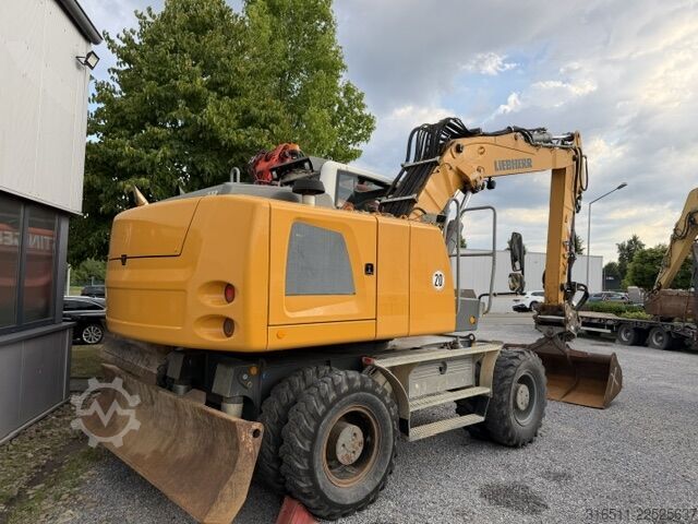Mobile excavator Liebherr A 918