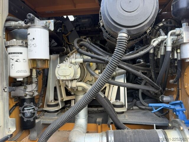 Mobile excavator Liebherr A 918