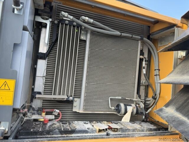 Mobile excavator Liebherr A 918