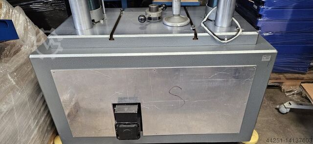 Zug und Druckkräfteprüfstand Zwick Roell Universalprüfmaschine