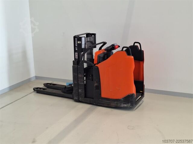 Stacker Toyota SPE200D  LI-ION Fixe