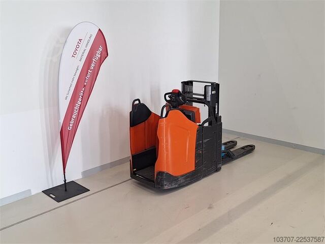 Stacker Toyota SPE200D  LI-ION Fixe