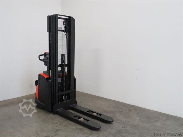 Stacker Toyota SWE140L