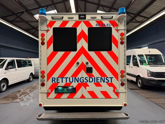 Feuerwehrfahrzeug MERCEDES-BENZ Sprinter 519 Rettungswagen Ferno-Trage 1.Hand