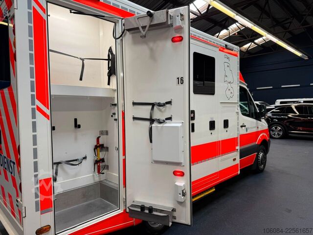 Feuerwehrfahrzeug MERCEDES-BENZ Sprinter 519 Rettungswagen Ferno-Trage 1.Hand