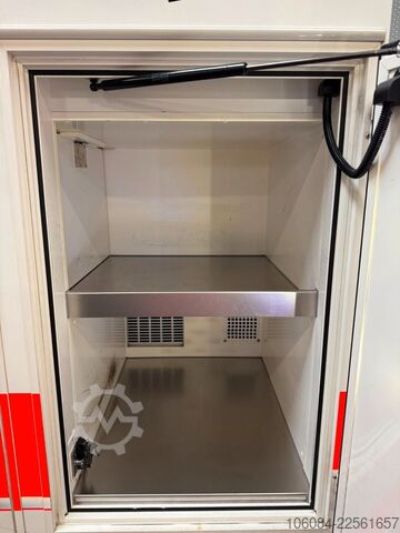 Feuerwehrfahrzeug MERCEDES-BENZ Sprinter 519 Rettungswagen Ferno-Trage 1.Hand