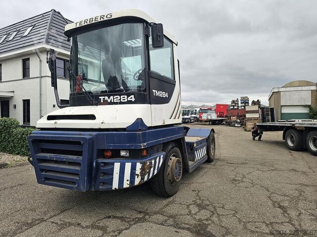 Terminal-Zugmaschine TERBERG RT283 /TERMINAL TRACTOR 4X4/ TURNING CHAIR. /AU...
