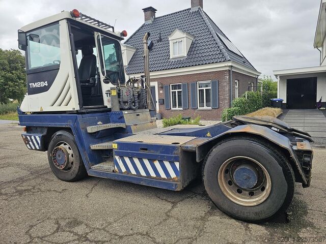 Terminal-Zugmaschine TERBERG RT283 /TERMINAL TRACTOR 4X4/ TURNING CHAIR. /AU...