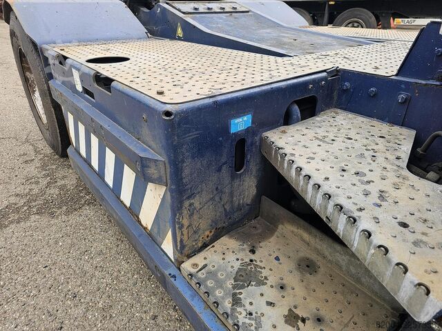Terminal-Zugmaschine TERBERG RT283 /TERMINAL TRACTOR 4X4/ TURNING CHAIR. /AU...