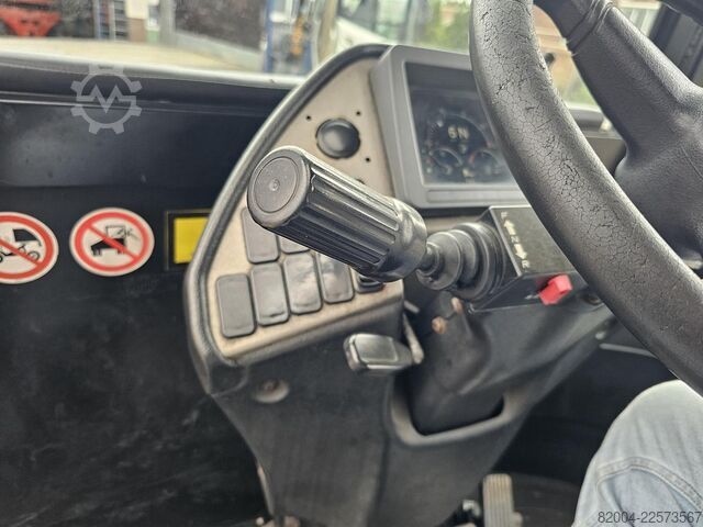 Terminal tractor TERBERG RT283 /TERMINAL TRACTOR 4X4/ TURNING CHAIR. /AU...