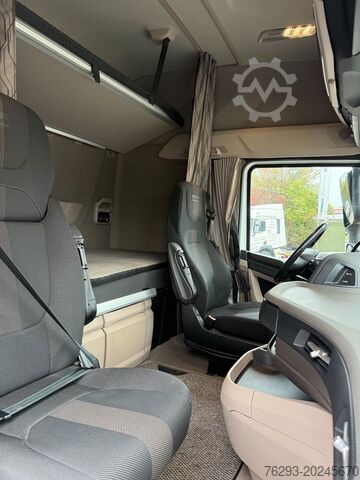 Standard tractor unit DAF XG 530 KOMPRESSOR mit Kühler 2 L-HY