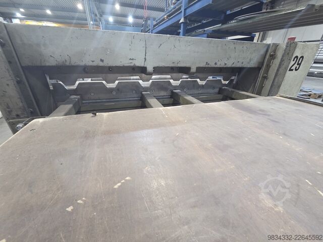 Sheet pile cutting shear - -