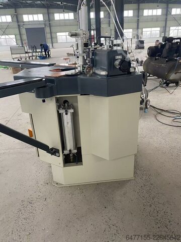 Corner crimping machine Elumatec EP124