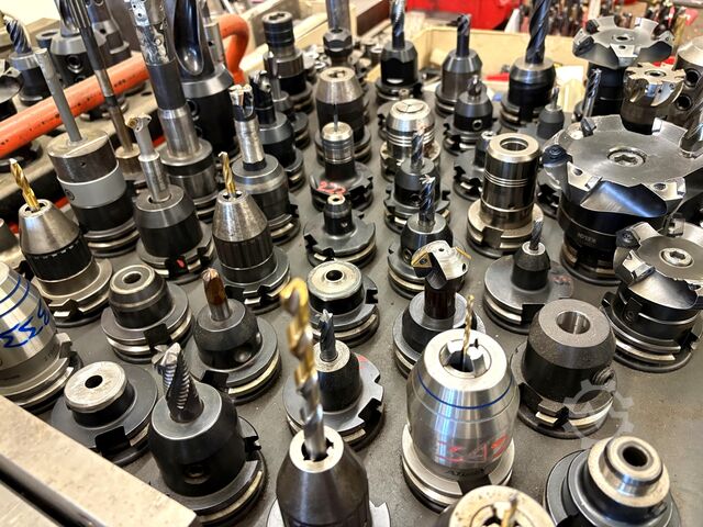 Lot of SK 40 tool holders SK 40 Tool Holders