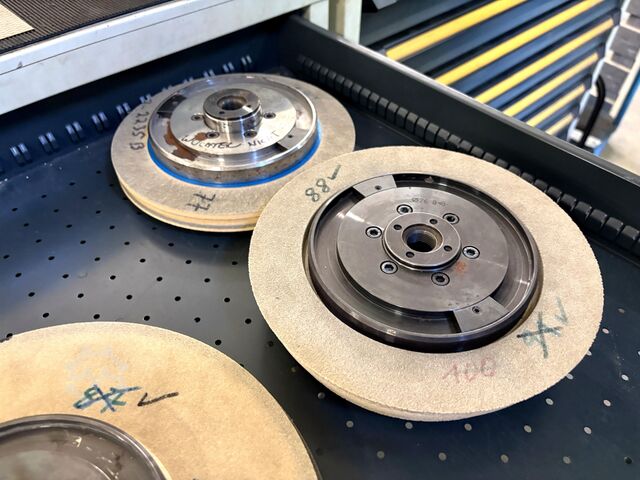 Workshop drawer cabinet with contents KIND Workshop drawer cabinet with contents