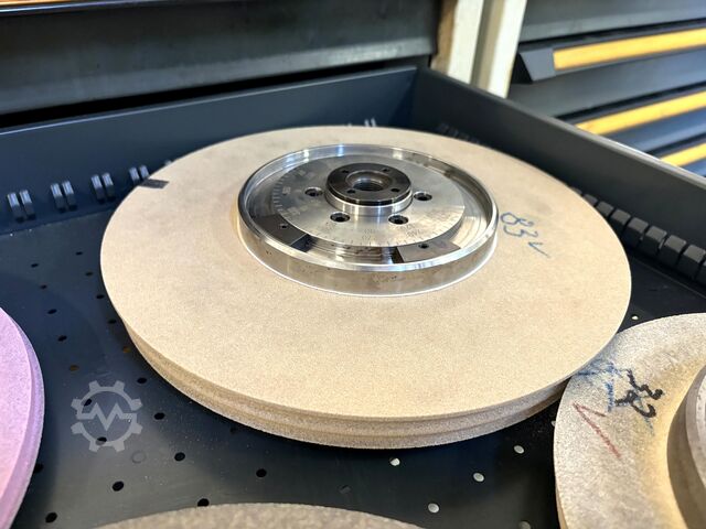 Workshop drawer cabinet with contents KIND Workshop drawer cabinet with contents