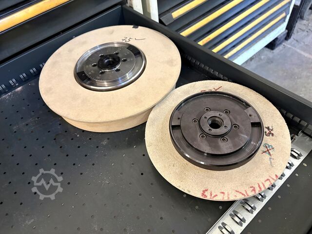 Workshop drawer cabinet with contents KIND Workshop drawer cabinet with contents