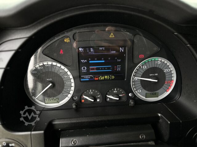 Standard SZM Iveco S-WAY 490