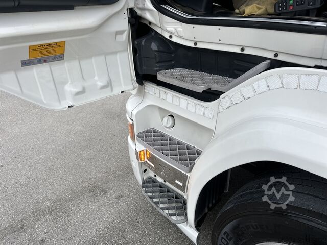 Standard tractor unit SCANIA R 580