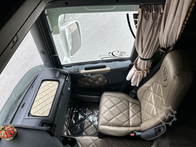 Standard tractor unit SCANIA R 580