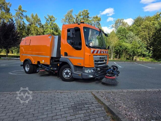 Kehrmaschine DAF XB 210 Kehrmaschine wie neu Brock VS4 Kehraufbau