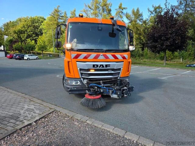 Kehrmaschine DAF XB 210 Kehrmaschine wie neu Brock VS4 Kehraufbau