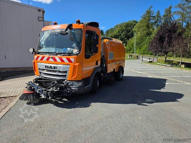 Kehrmaschine DAF XB 210 Kehrmaschine wie neu Brock VS4 Kehraufbau