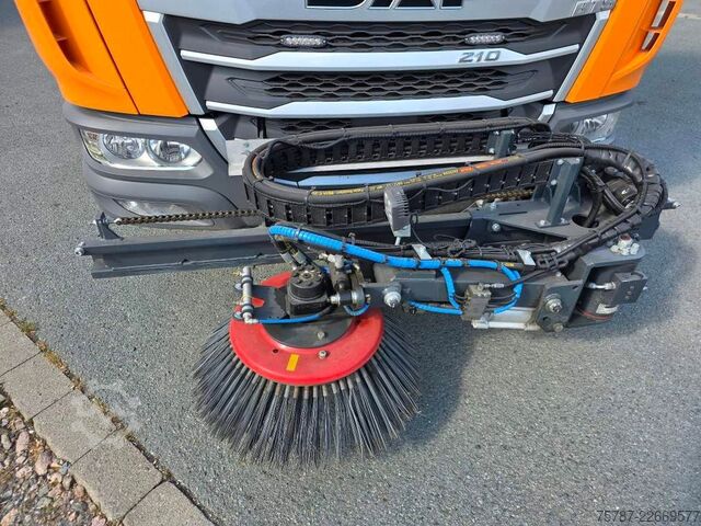 Kehrmaschine DAF XB 210 Kehrmaschine wie neu Brock VS4 Kehraufbau