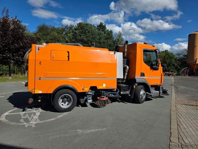 Kehrmaschine DAF XB 210 Kehrmaschine wie neu Brock VS4 Kehraufbau