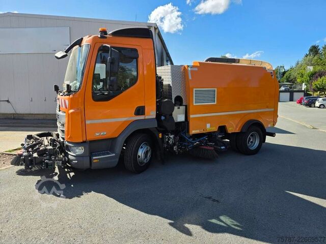 Kehrmaschine DAF XB 210 Kehrmaschine wie neu Brock VS4 Kehraufbau