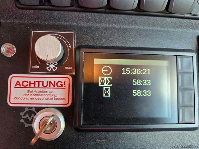 Kehrmaschine DAF XB 210 Kehrmaschine wie neu Brock VS4 Kehraufbau